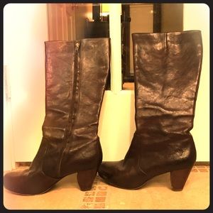 Cute Frye boots- size 7.5. Broken-in and comfy
